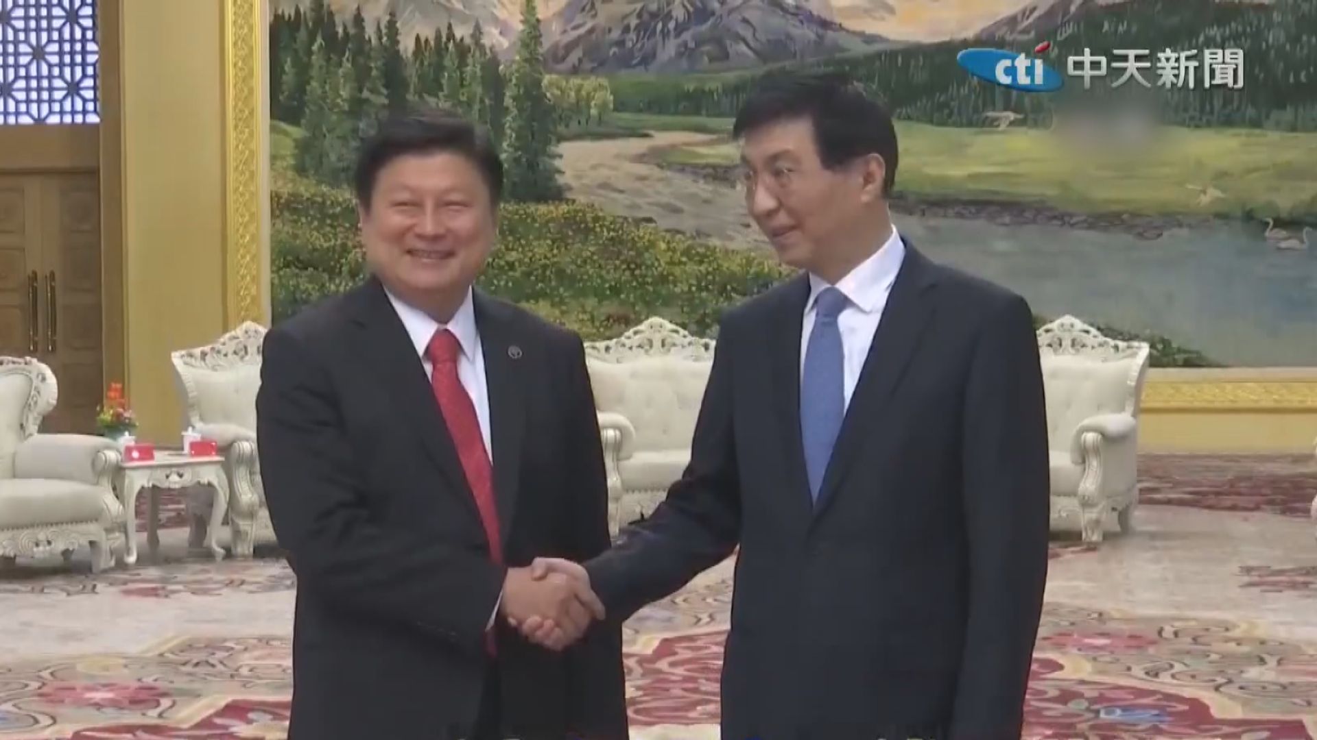 王滬寧在北京會見國民黨參訪團