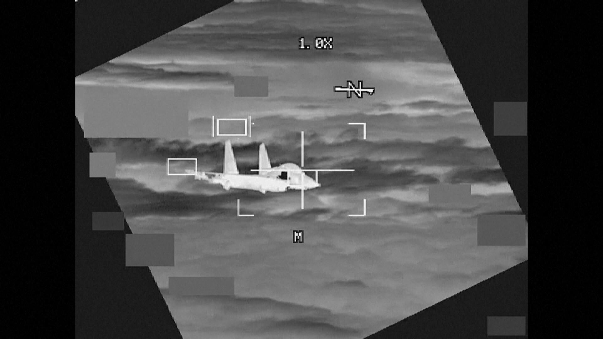 解放軍戰機南海上空攔截B52  中方斥美國炫武造成海空安全風險