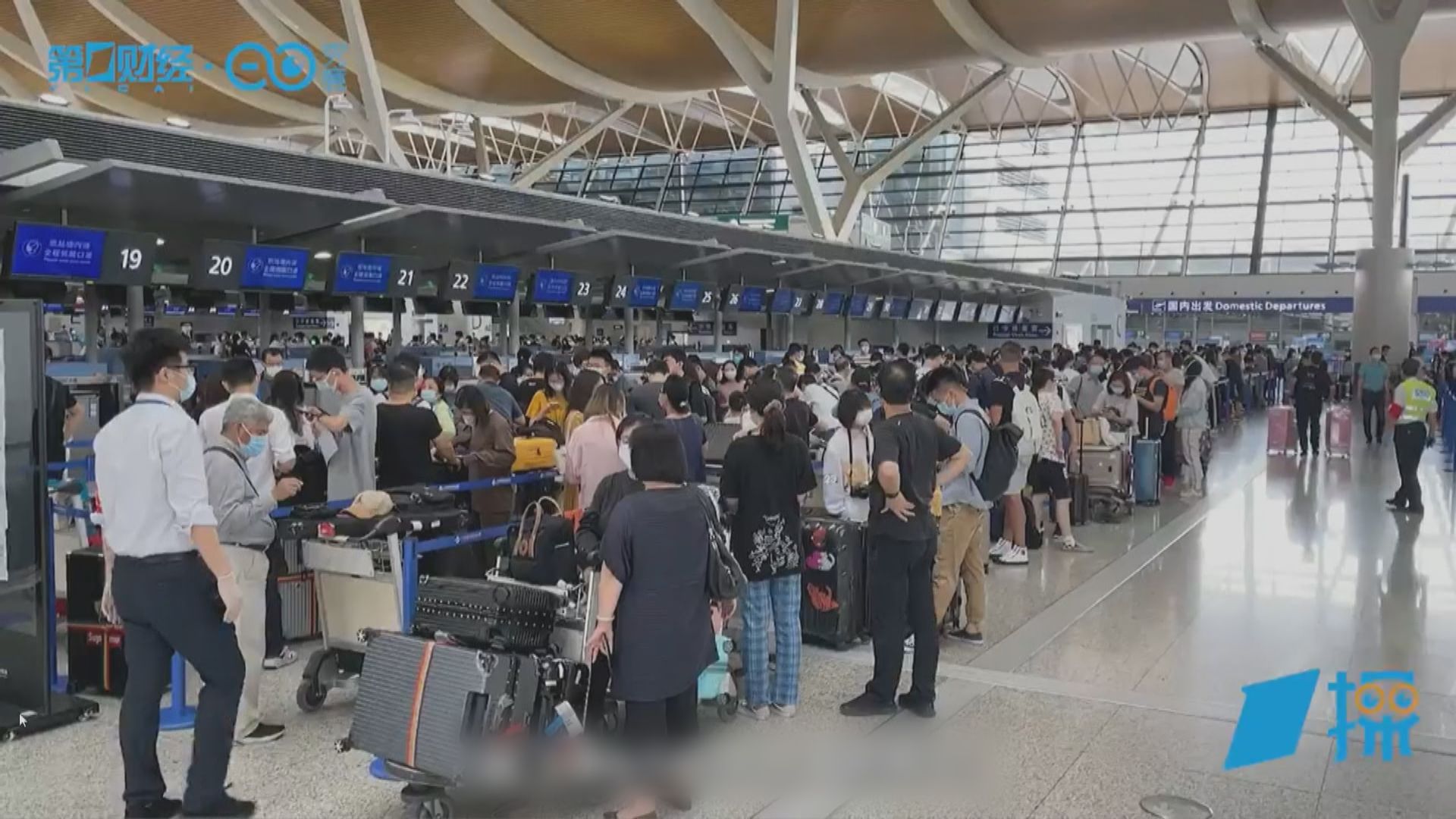 上海機場現赴美留學生人潮　有留學生要轉3次機