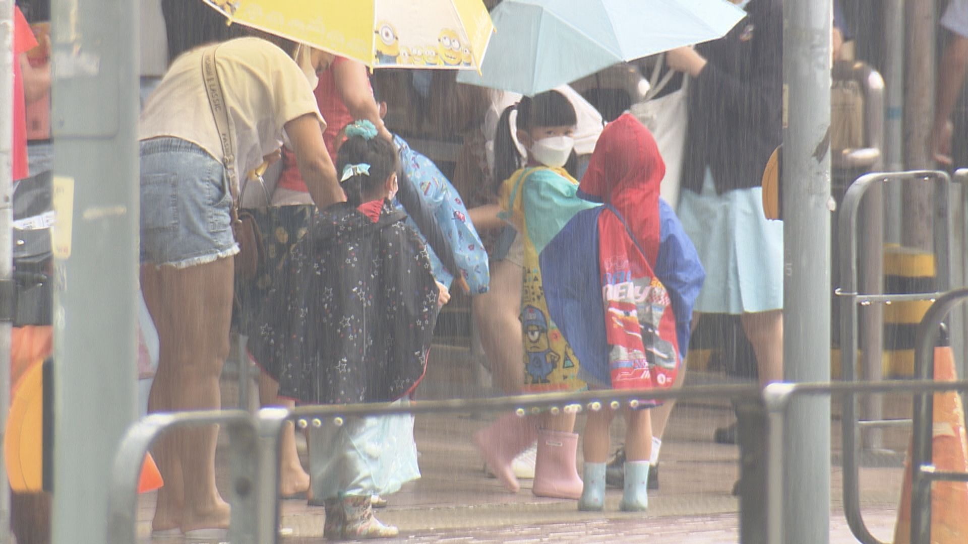 消委會測試3款兒童雨衣繩索不符歐洲標準　或增被勒頸風險