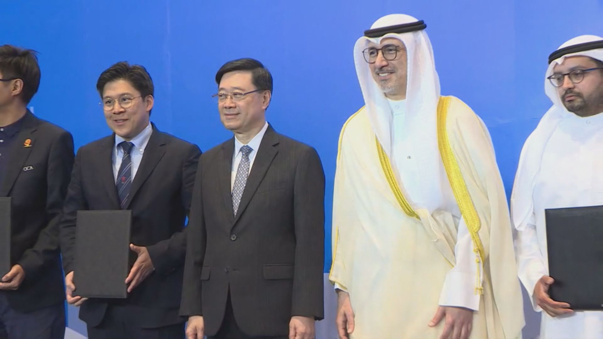 李家超早前到訪中東首有內地企業隨行　議員指本港發揮聯超級聯繫人角色