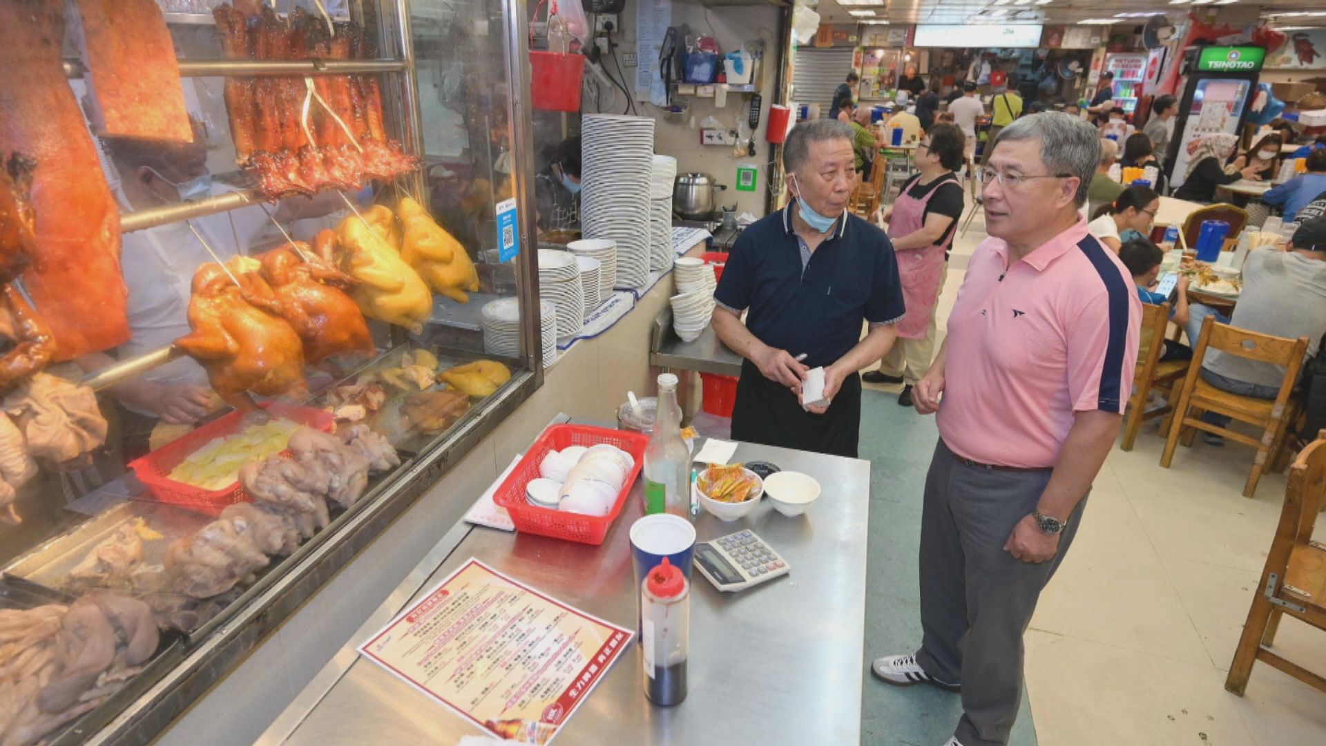 多名政府官員落區與市民互動