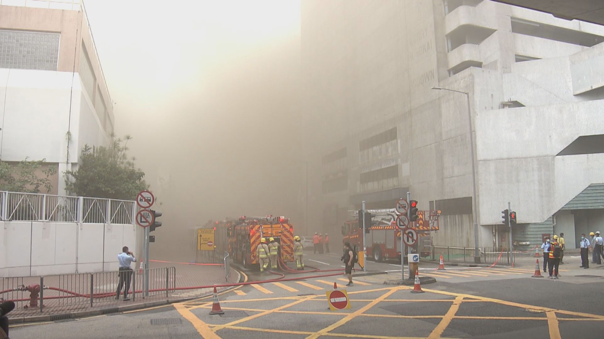 長沙灣發祥街潤發倉庫三級火　現場氣味濃烈　3600人緊急疏散