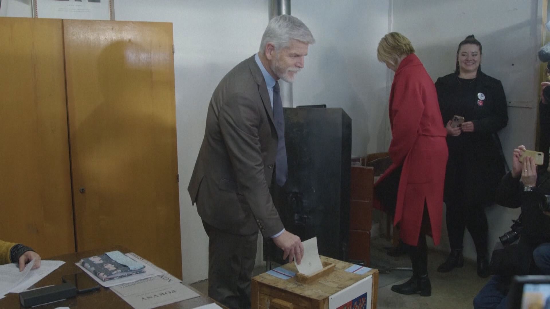 捷克總統選舉開始投票　料無人取得過半選票