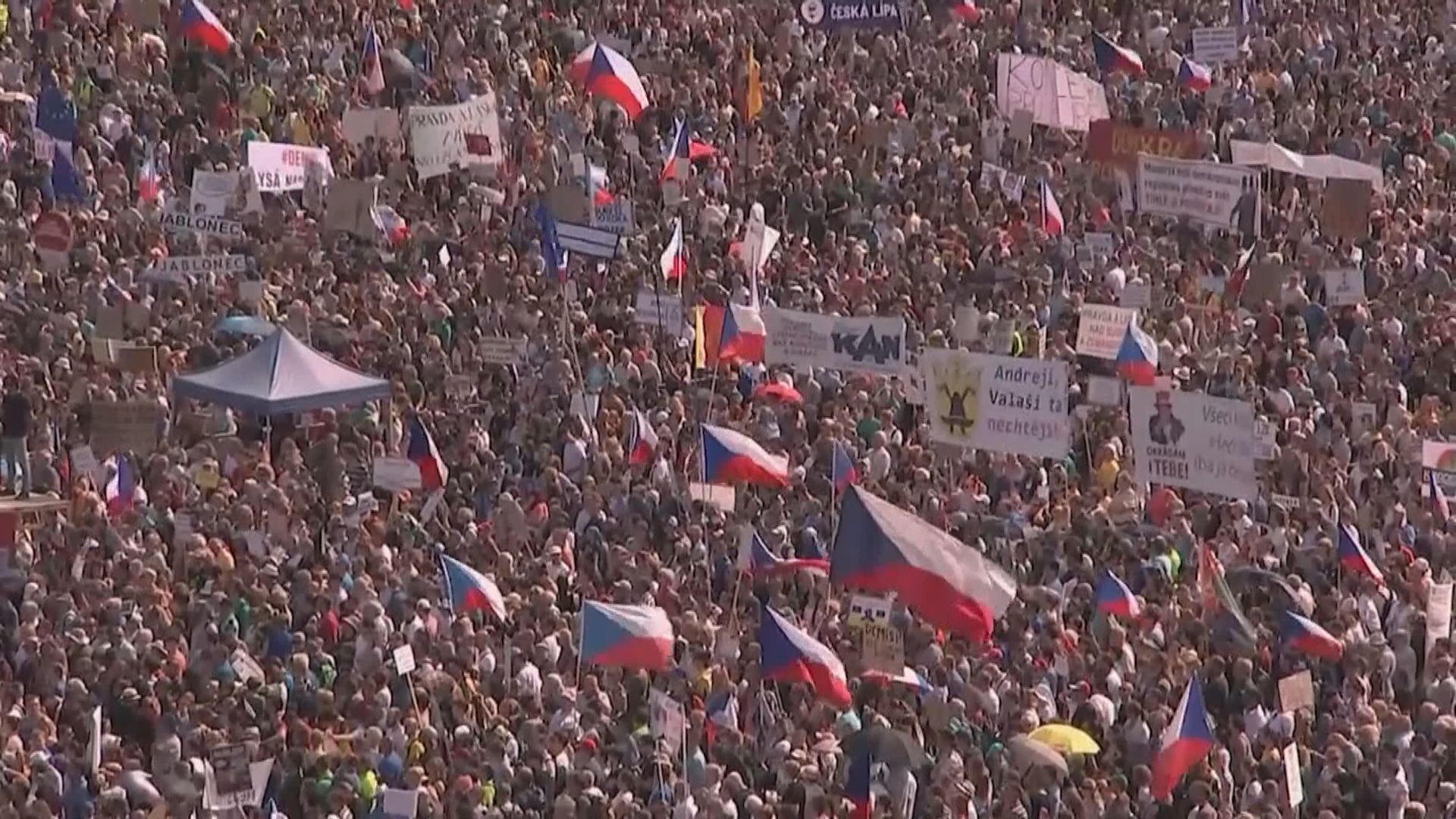 捷克30年來最大規模示威　要求總理下台