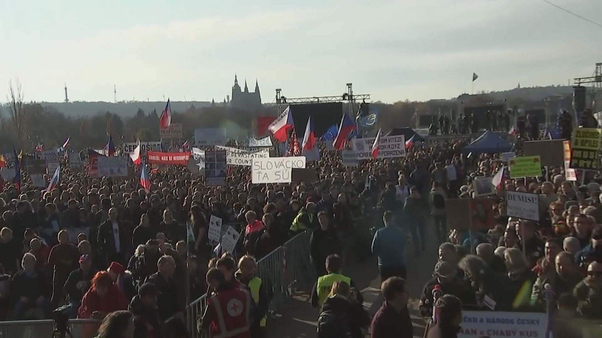 捷克有反政府示威要求總理下台