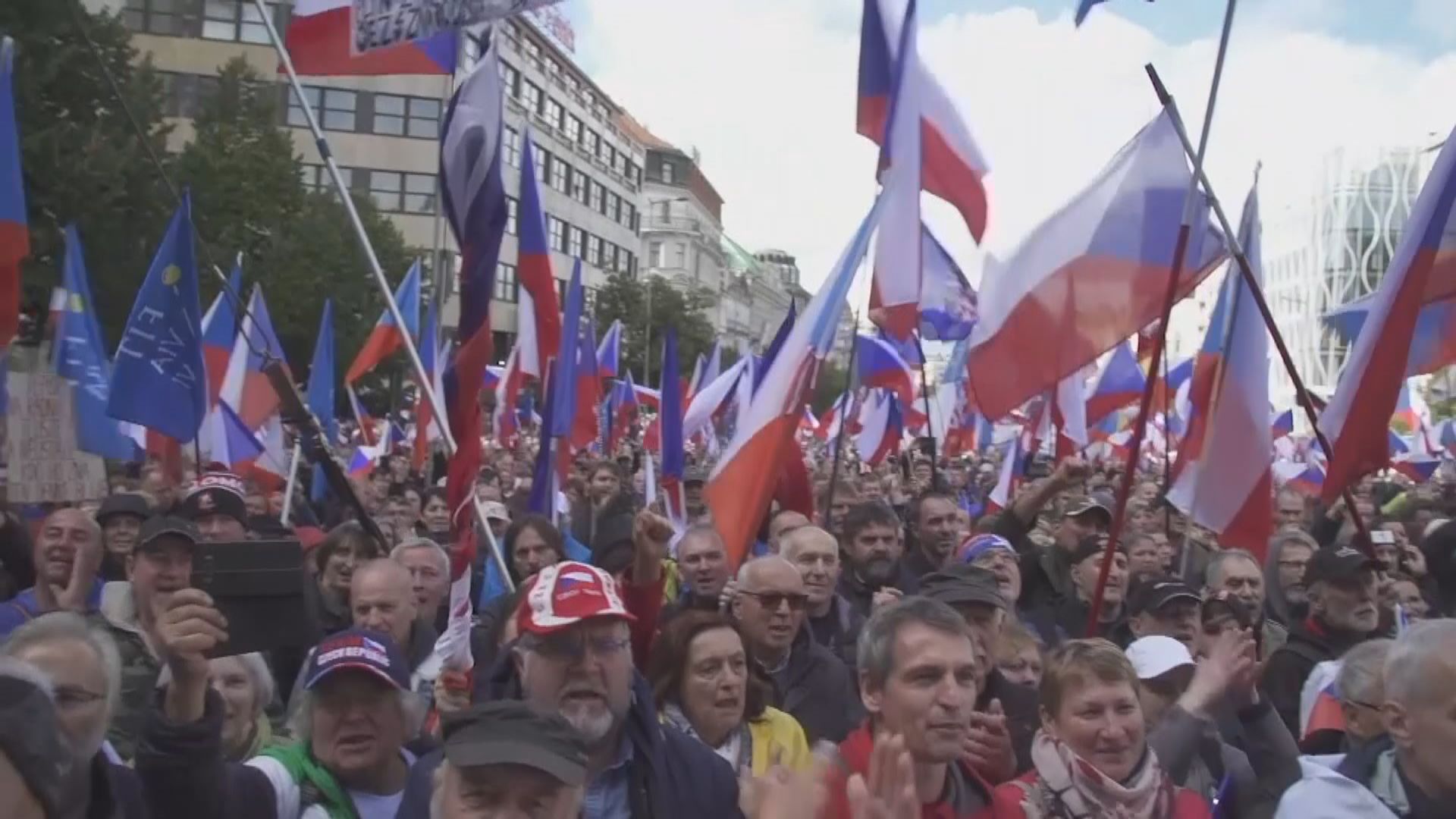 捷克布拉格民眾集會抗議當局應對能源危機不力