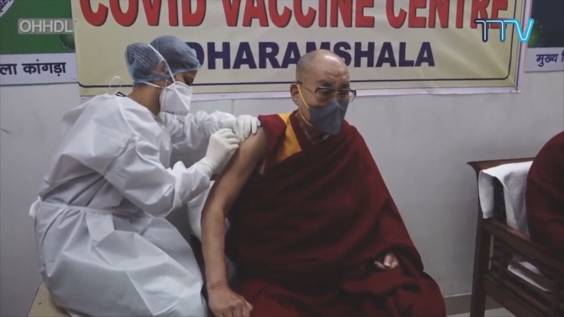 達賴喇嘛在印度接種阿斯利康新冠疫苗