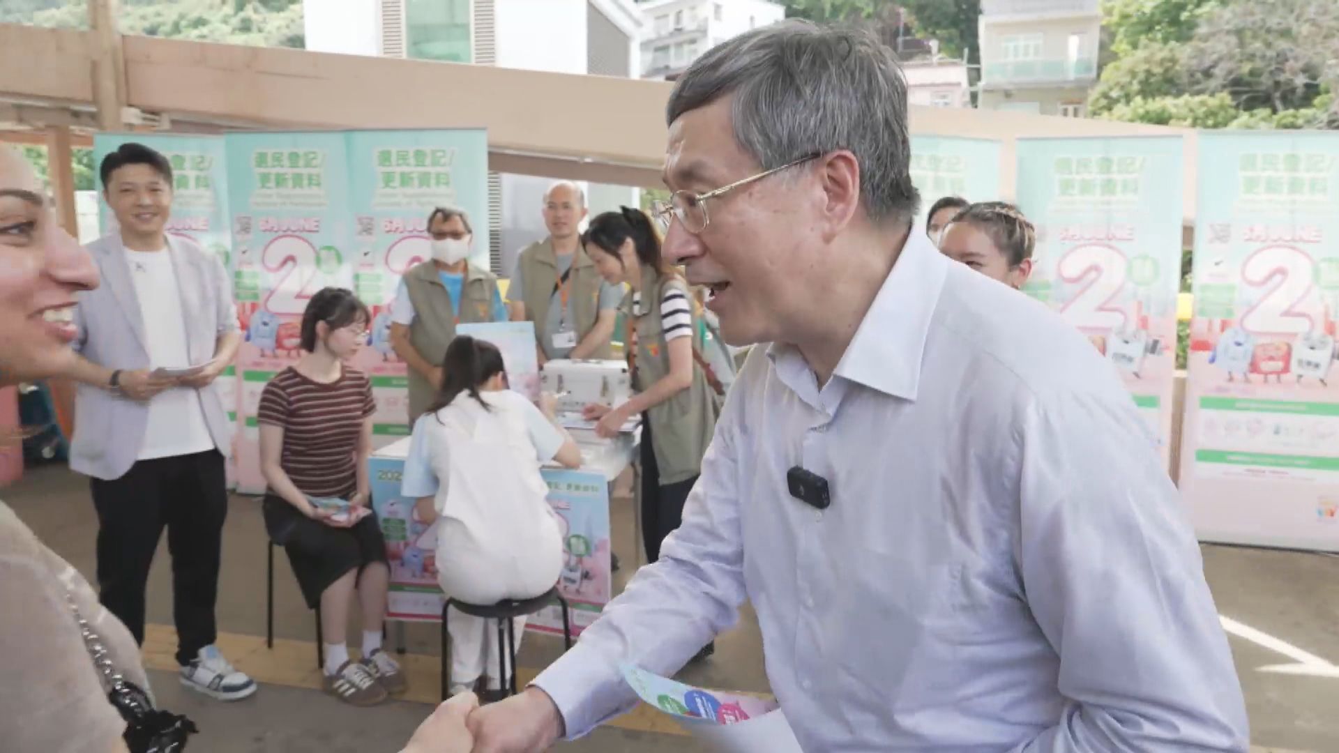 卓永興到沙田街站呼籲市民登記做選民 認為長者對街站需求較大