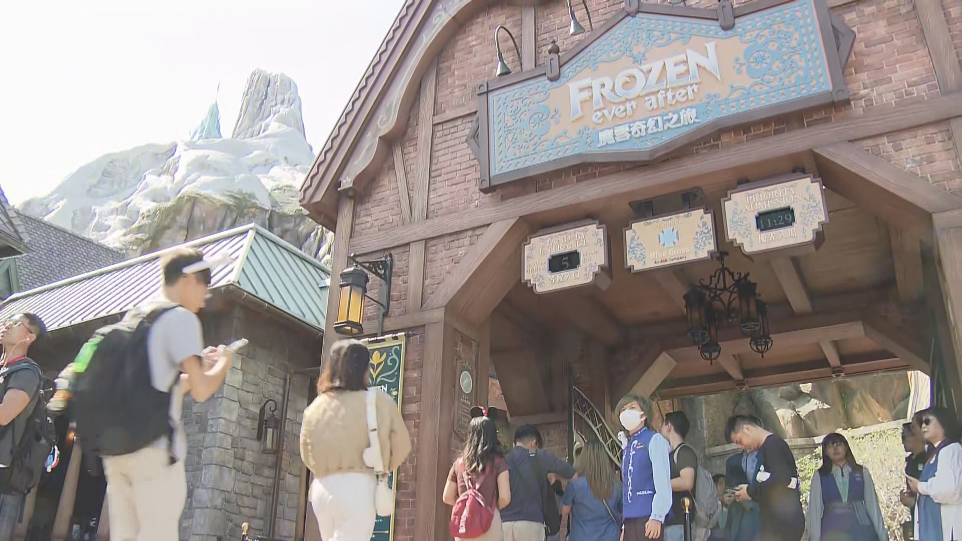 迪士尼魔雪奇緣世界開幕 遊客蜂擁搶先體驗