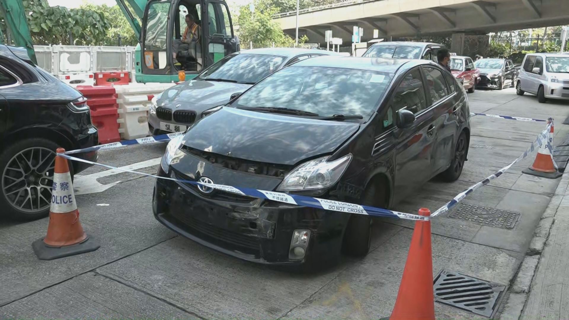 警方在土瓜灣發現可疑私家車　疑與昨日紅磡瘋狂駕駛撞警車案有關