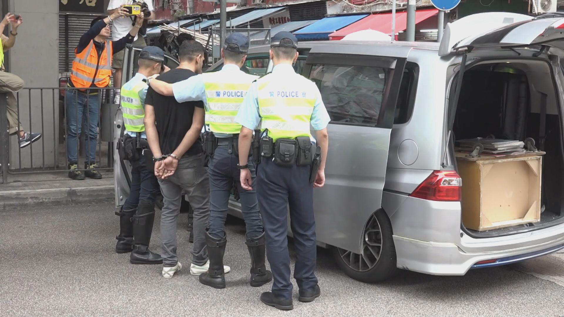 警方旺角及深井截車檢毒品拘兩漢