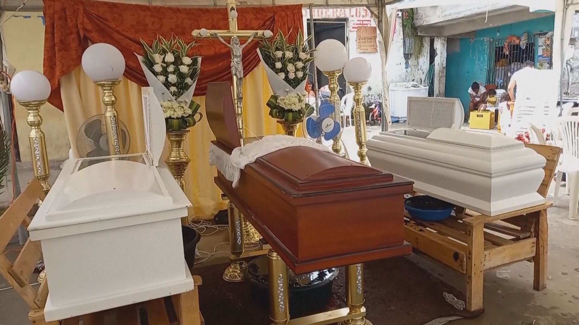 厄瓜多爾地震死者陸續舉殯