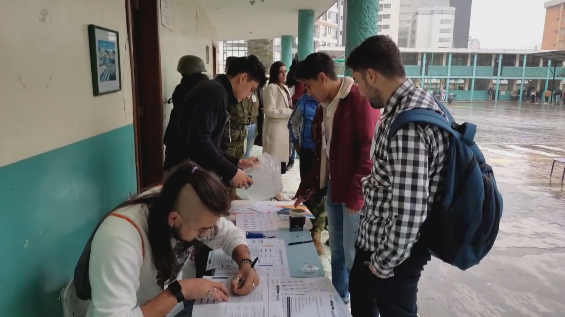 厄瓜多爾總統大選舉行 票站加強保安