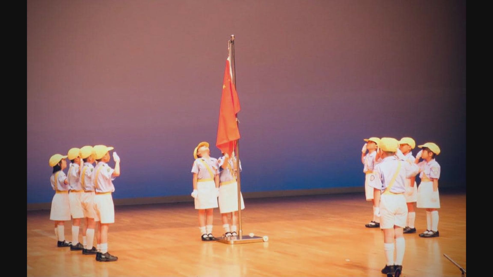 教育局為幼稚園提供一筆過3000元津貼購買國旗及旗桿
