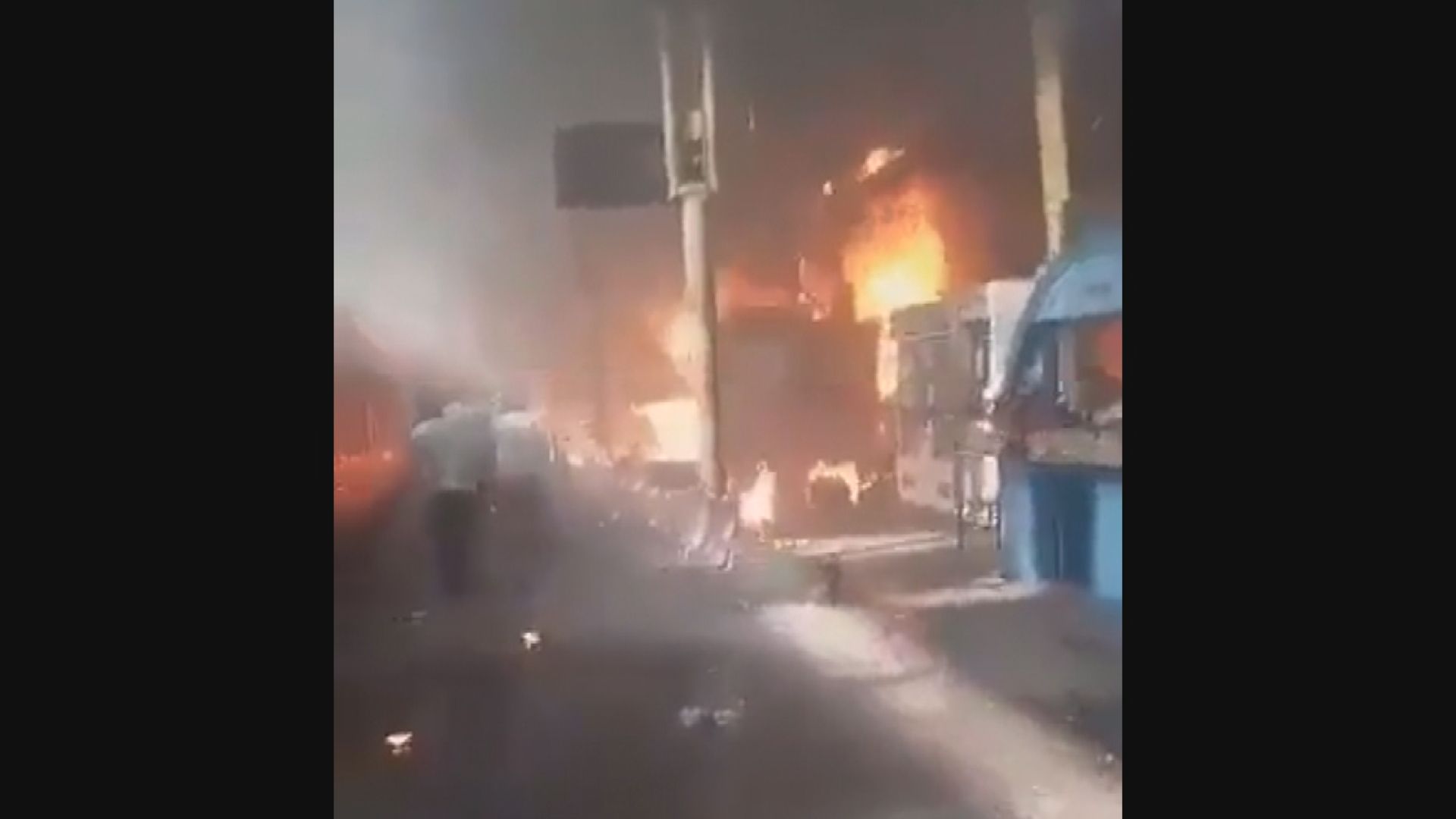 埃及火車撞向月台爆炸逾廿死