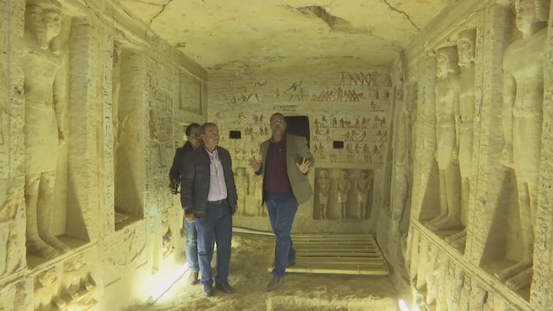 埃及一座逾四千年的墓室出土