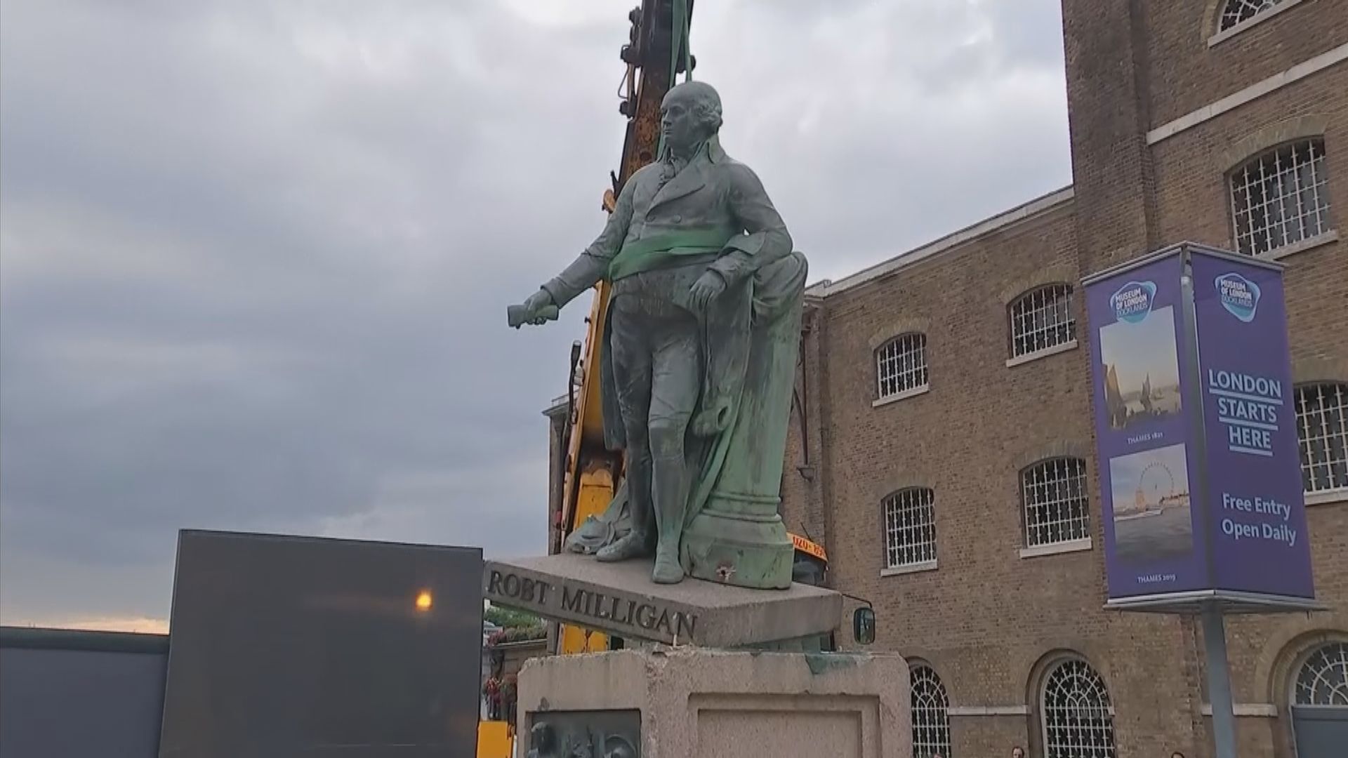 英國奴隸商人雕像被移走　聯盟國歷史遺迹被移除