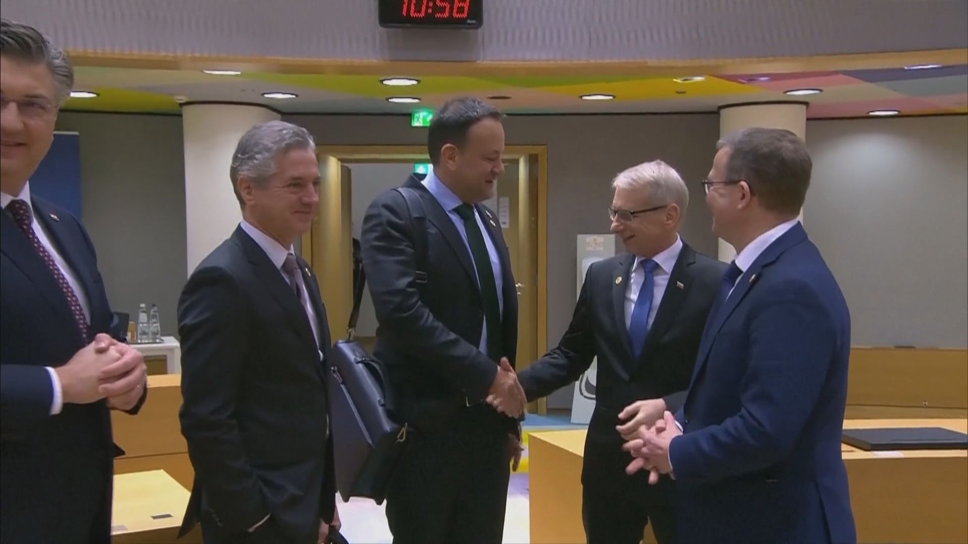 歐盟解決與匈牙利分歧 同意五百億歐元援烏方案