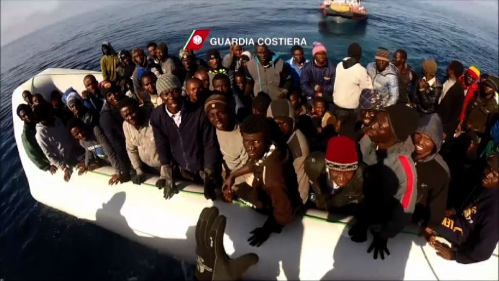 意大利再救起三百多名偷渡難民