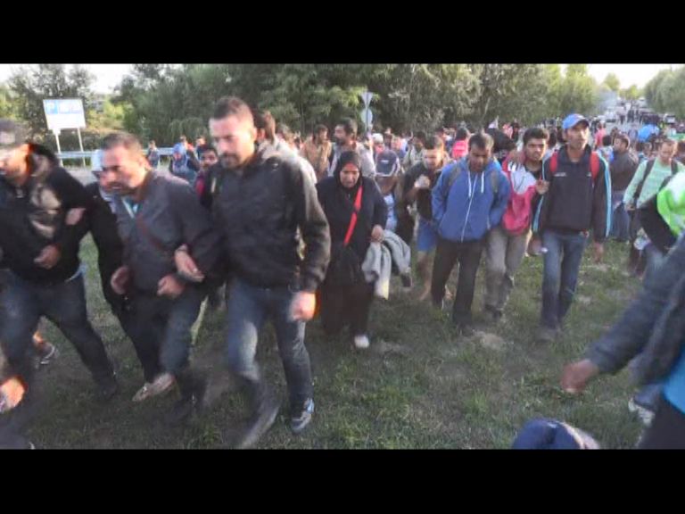匈牙利難民衝破防線與警衝突