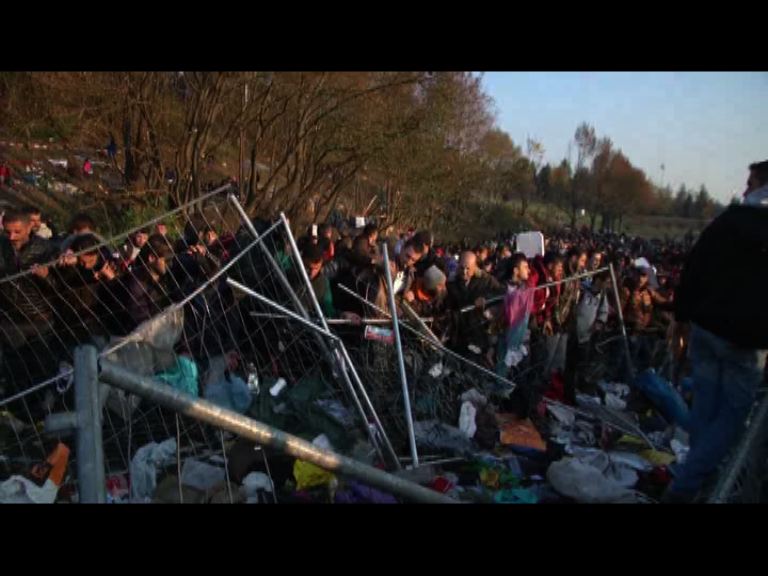 難民衝擊邊境圍欄盼前往奧地利