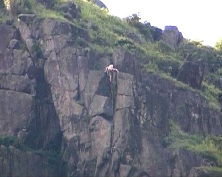 
男子疑失足墮山死亡