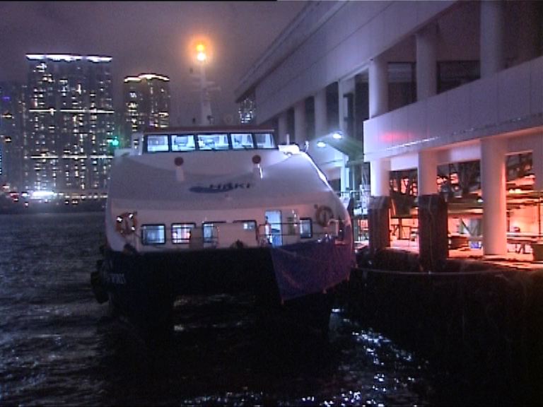 西環海面渡輪與內地船相撞