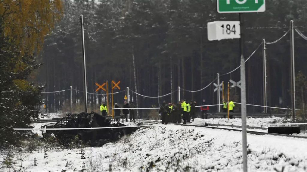 芬蘭軍車與火車相撞釀四死
