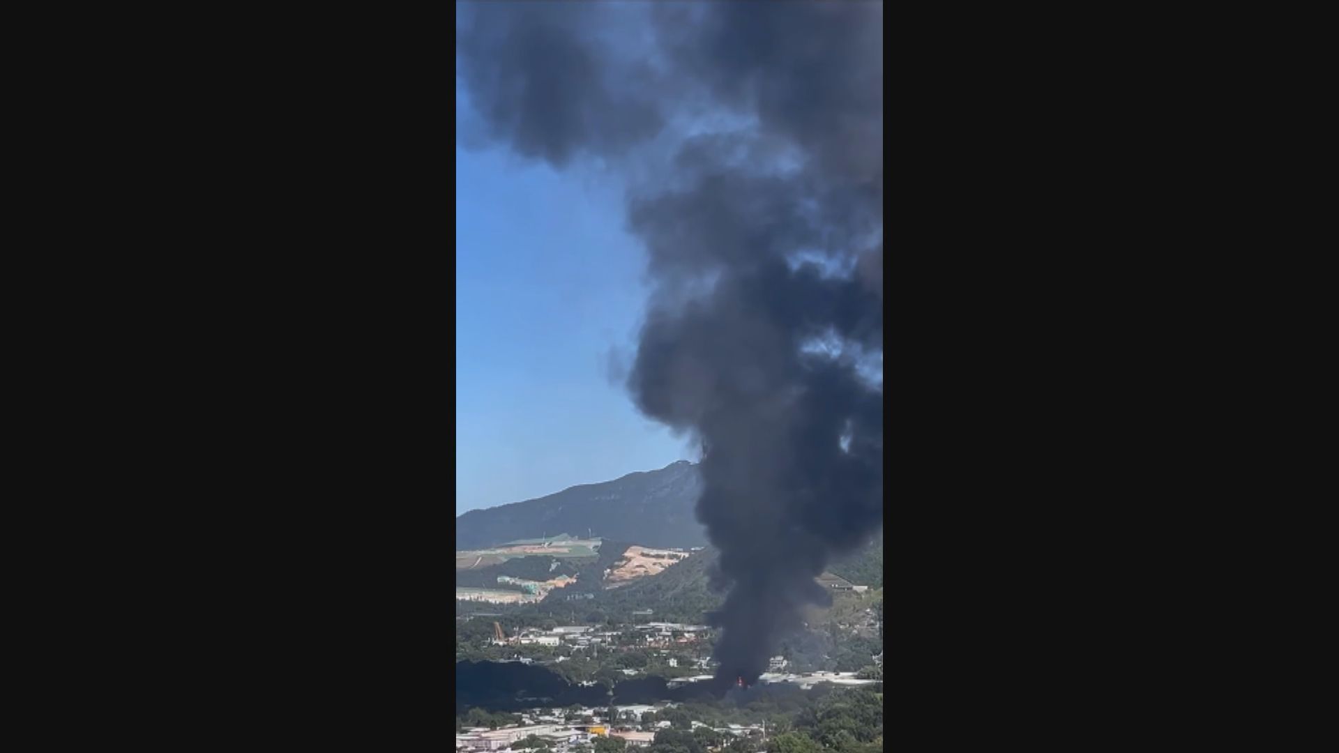 粉嶺回收倉火警波及山草　一人燒傷送院