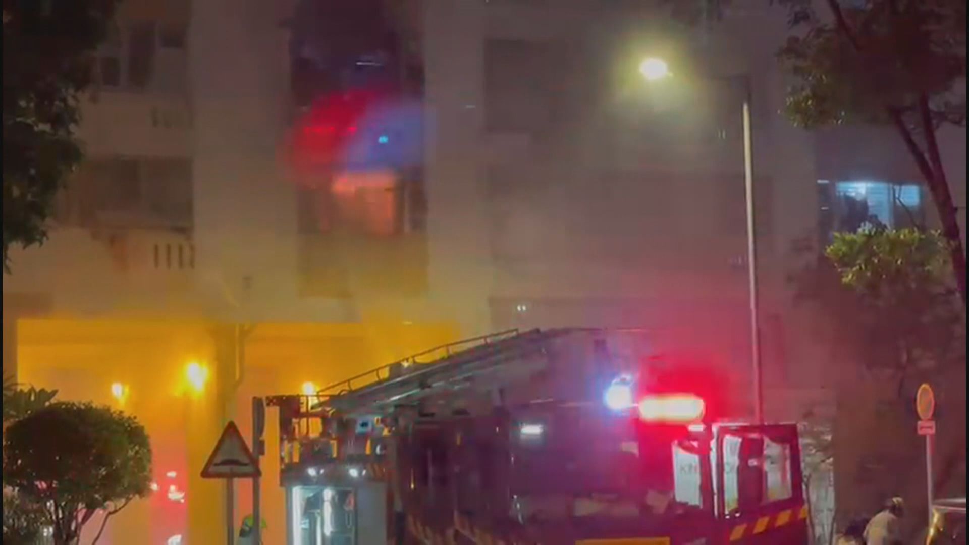荔景邨致命火警｜消防破門揭獨居老翁伏屍床上　居民：聽聞死者行動不便