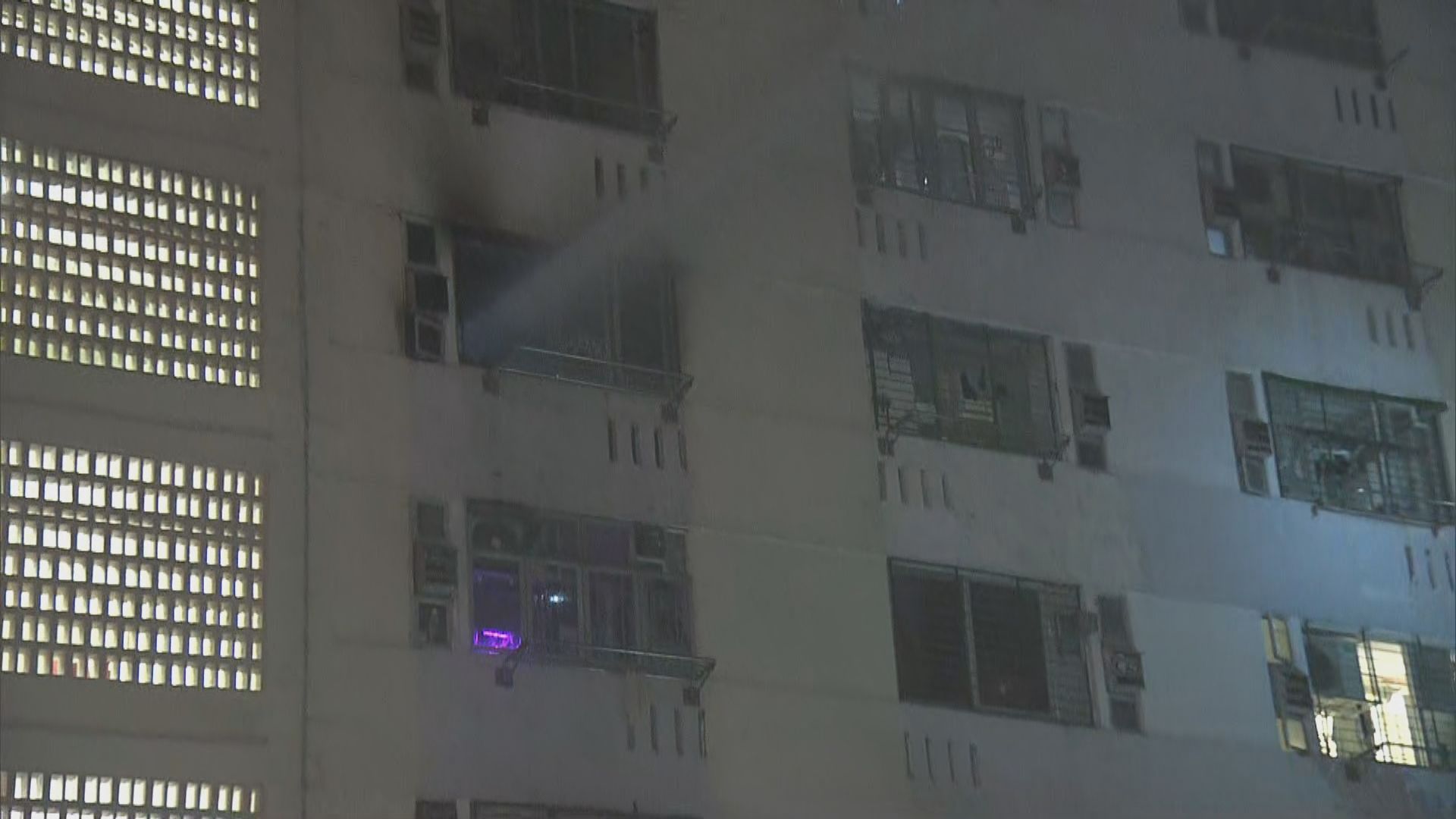 荔景邨縱火案多人送院逾百人疏散　警通緝涉案女戶主