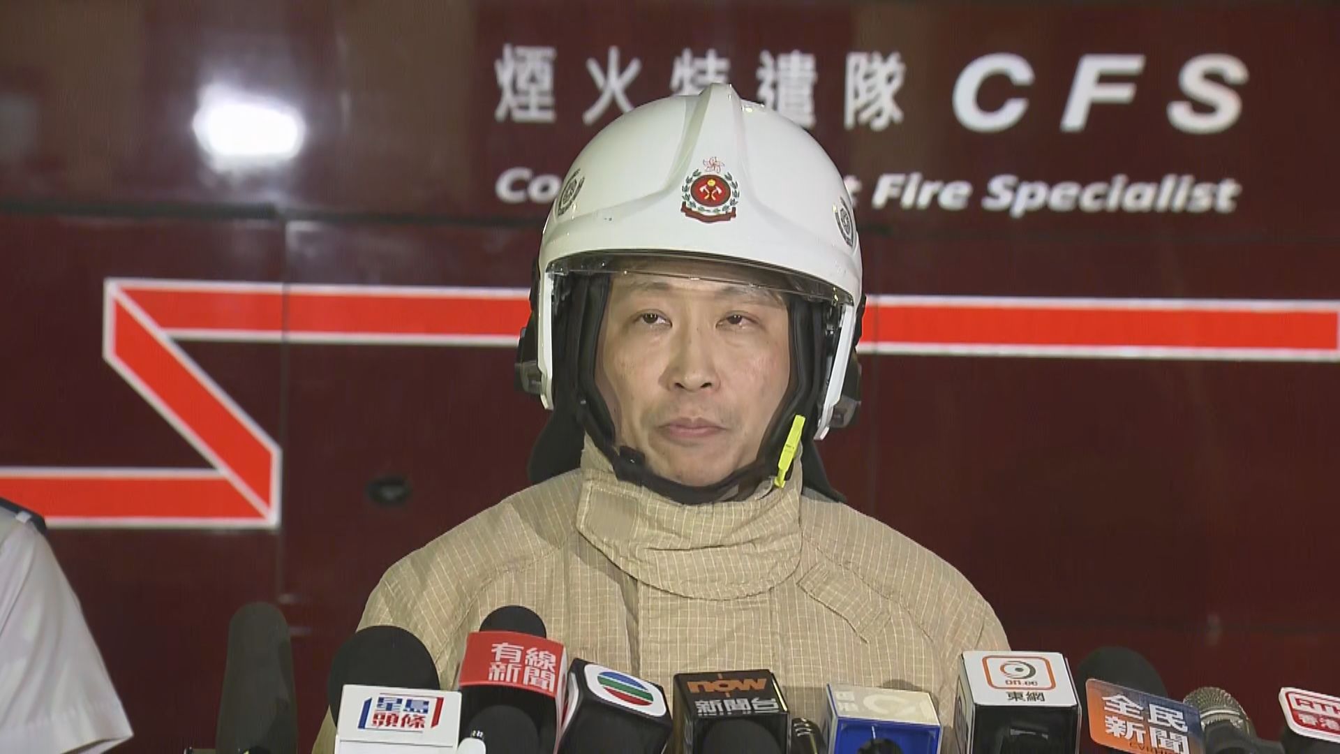 【洪水橋三級火】消防稱兩天秤有倒塌風險 火場面積大滅火需一段時間 