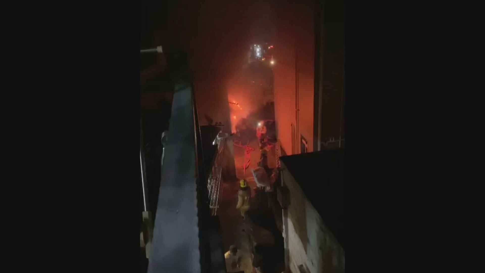 八鄉村屋起火　母子昏迷兩消防員燒傷