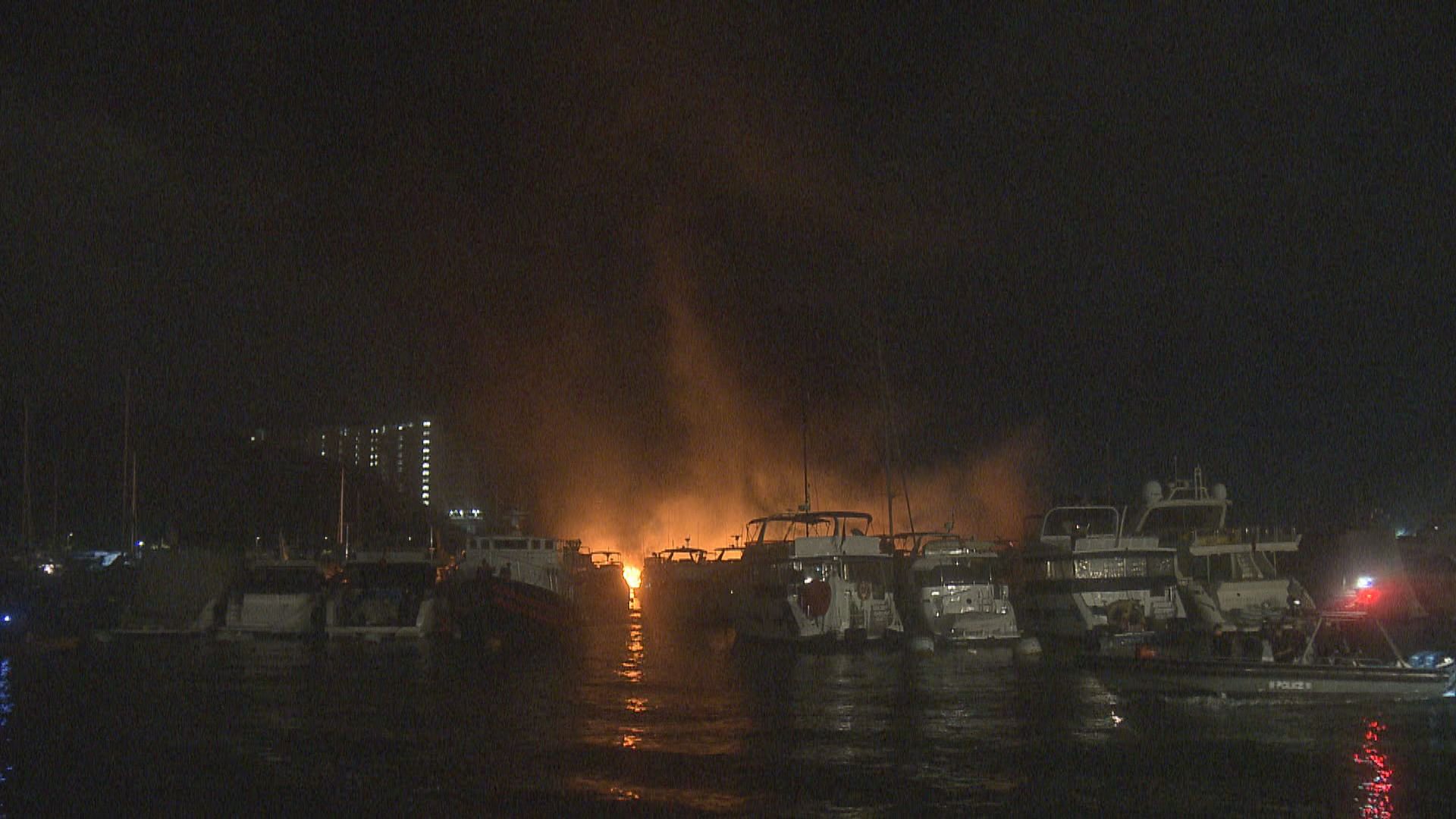 香港仔南避風塘三級船火　逾十六船隻燒毀