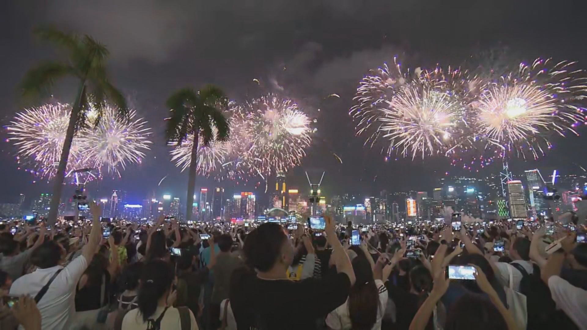 維港舉行國慶煙花匯演