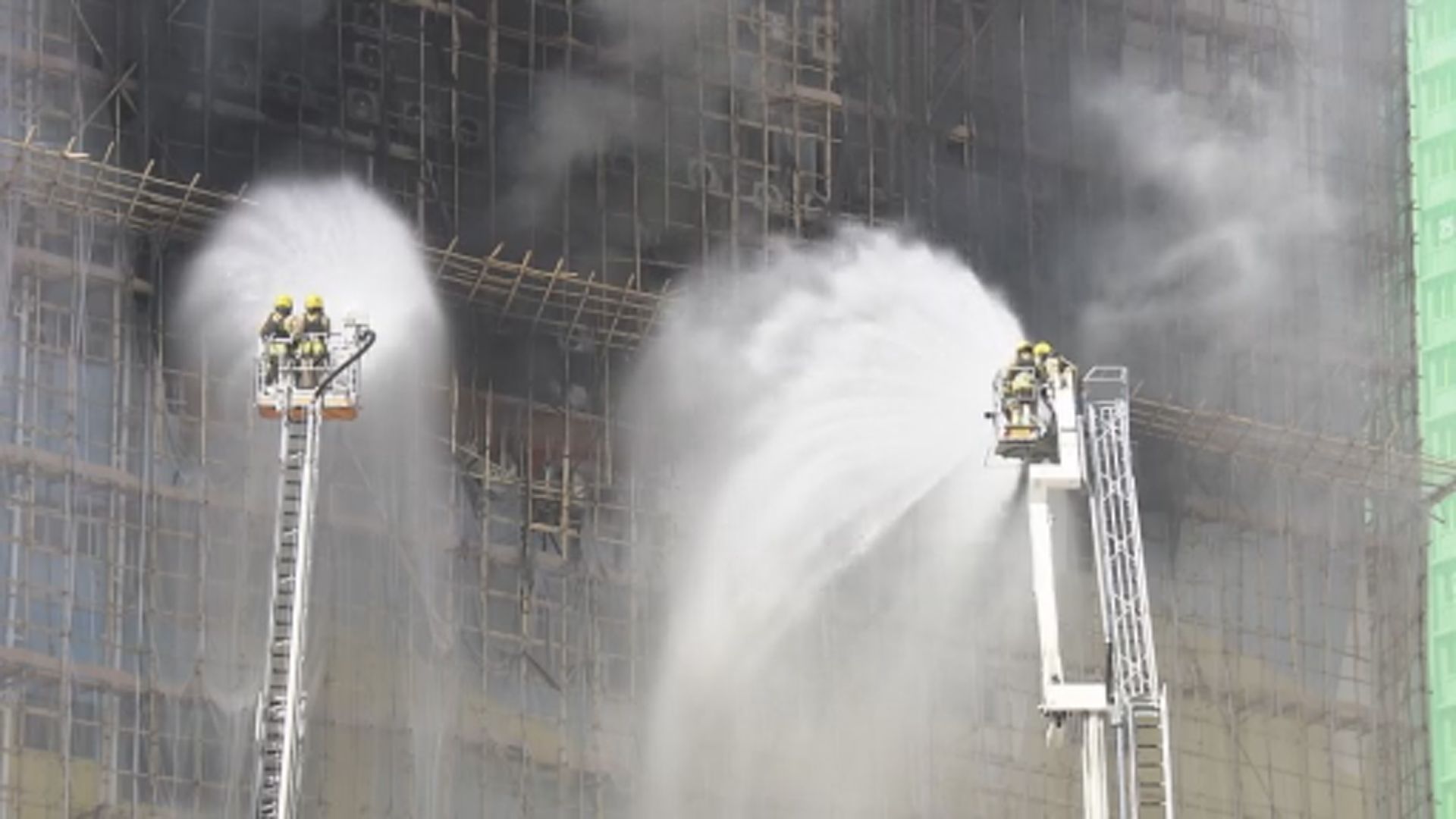 新蒲崗工廈三級火　外牆棚架起火令火勢蔓延