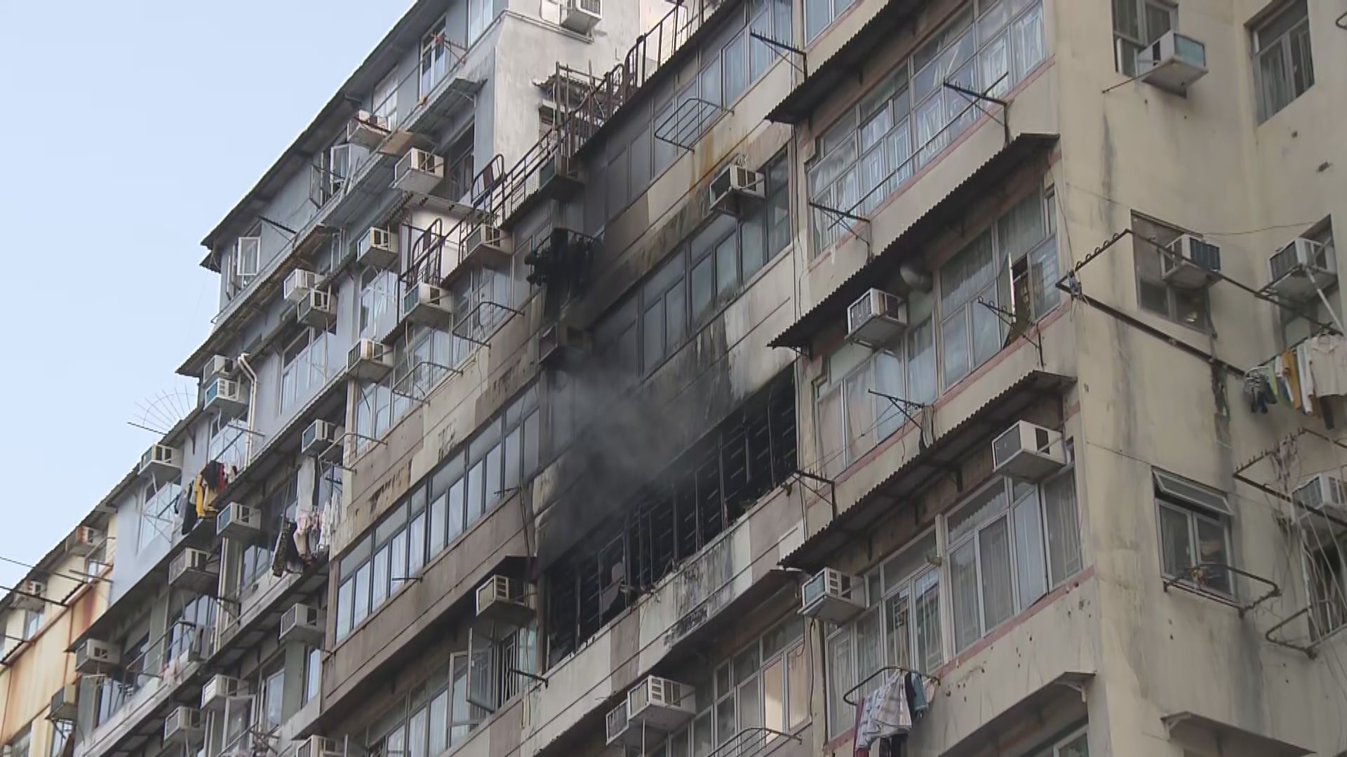 深水埗元州街住宅大廈火警　消防救出多名住客