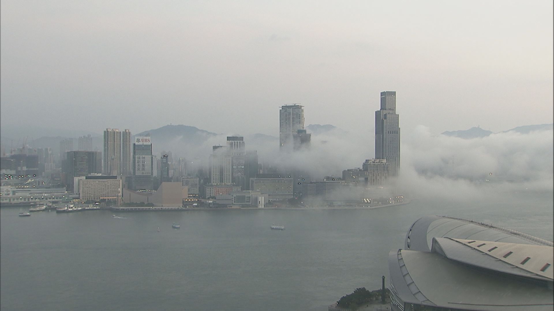 濃霧清晨影響維港部分海面