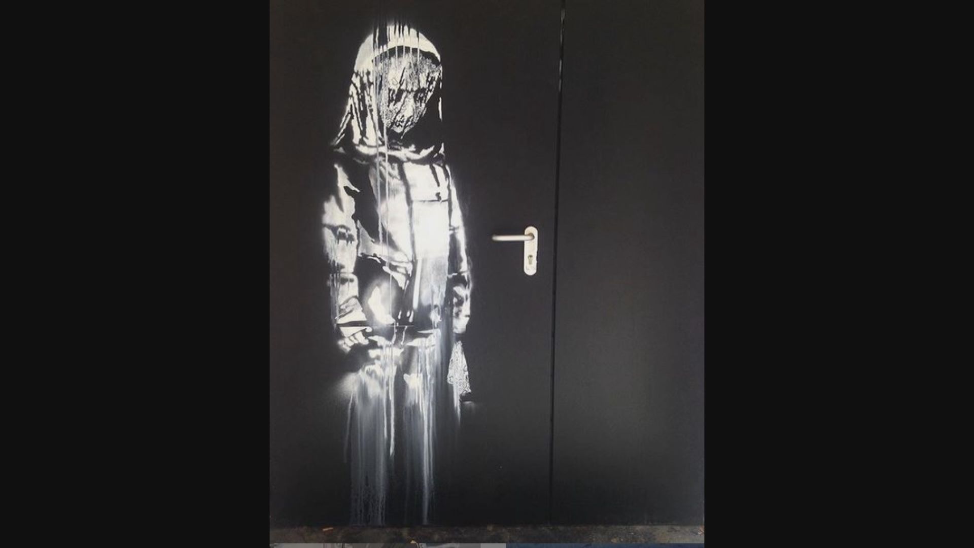 Banksy悼念巴黎恐襲作品被盜