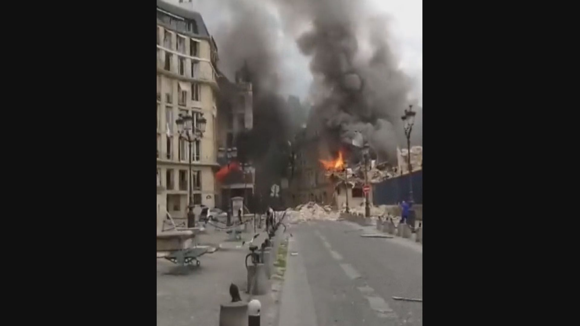 法國巴黎一棟建築發生爆炸後起火 至少37傷