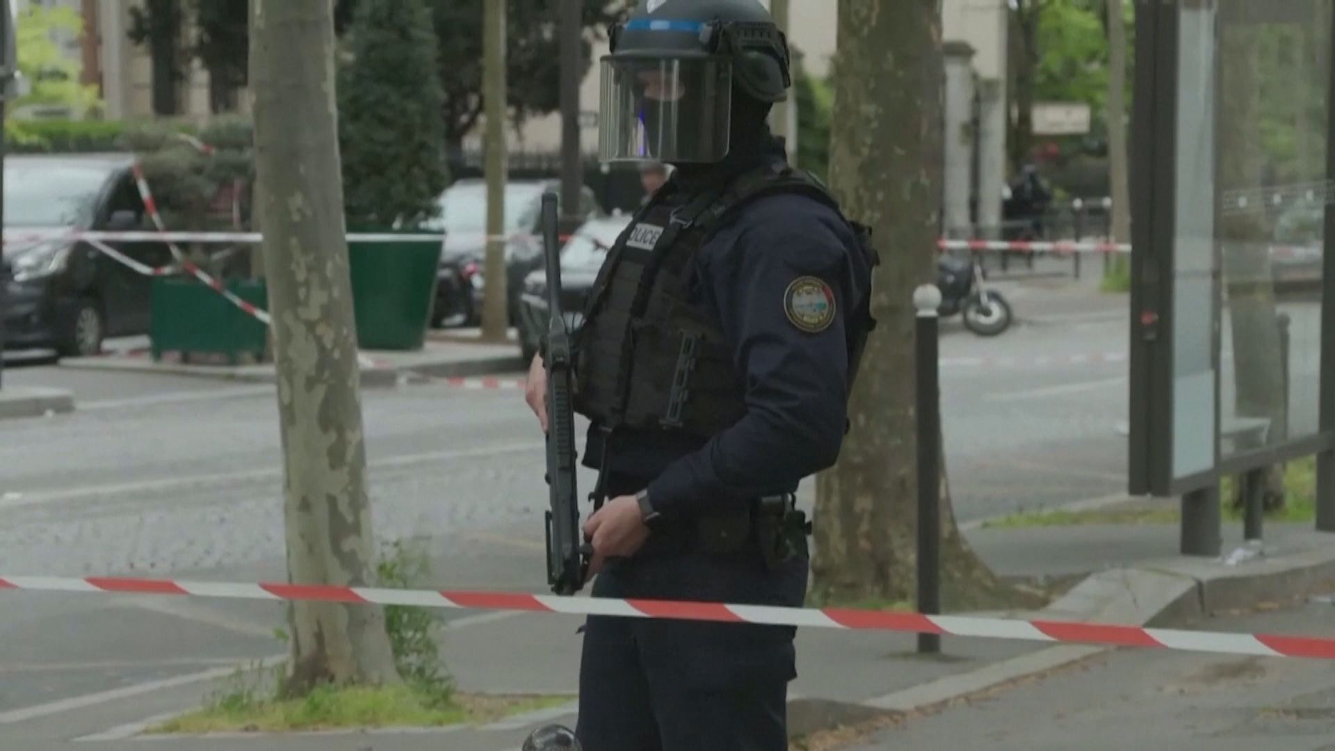 法國一名男子在伊朗領事館威脅要自爆後被捕