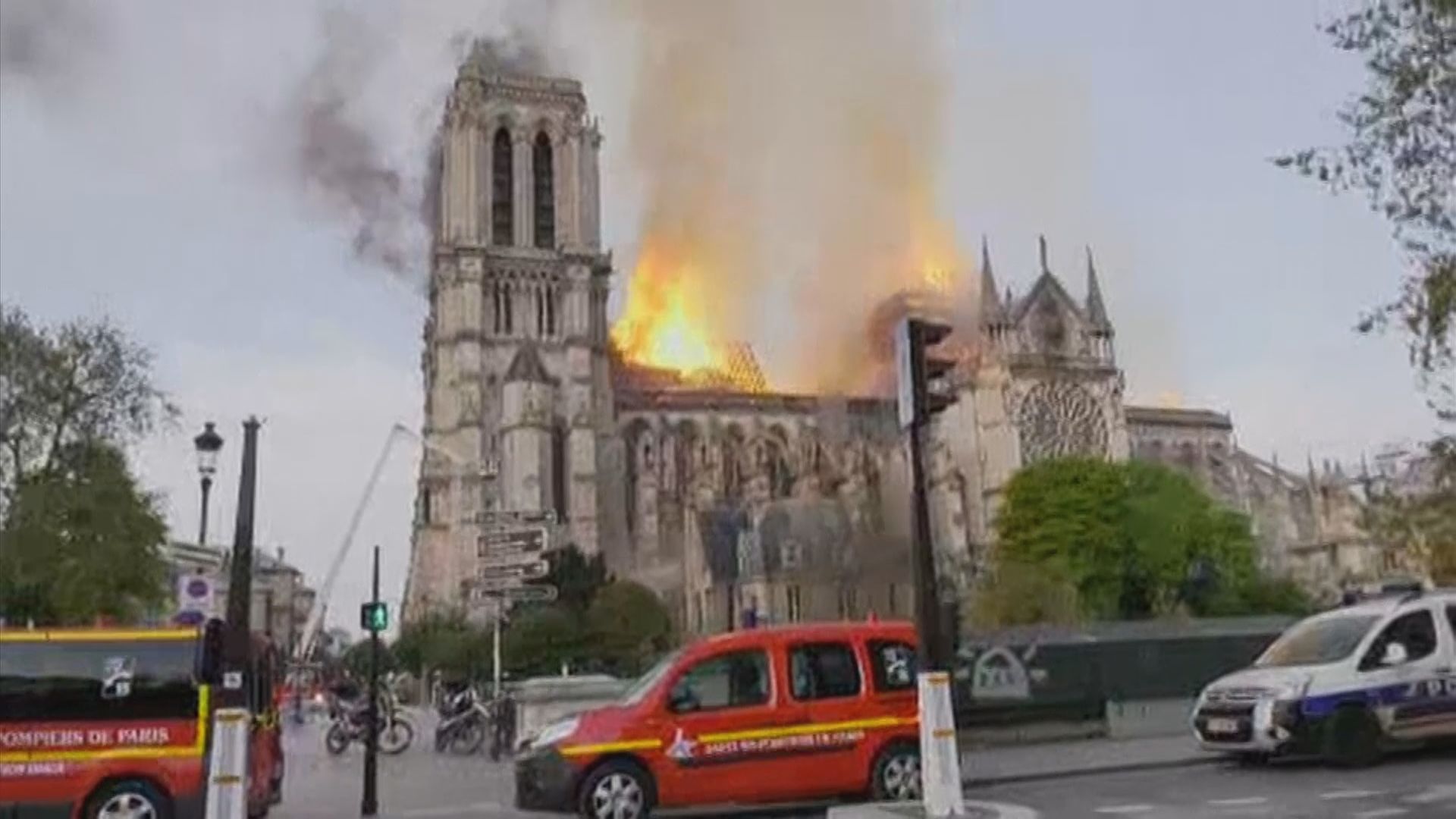 巴黎聖母院大火　專家讚揚巴黎消防員力救