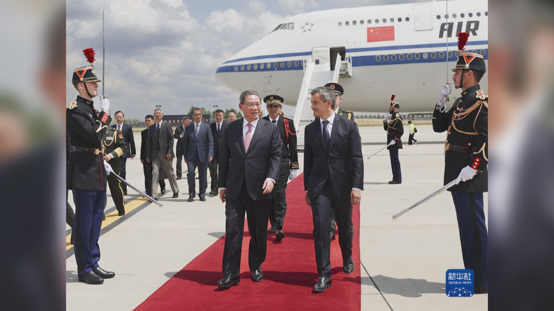 總理李強轉抵法國訪問
