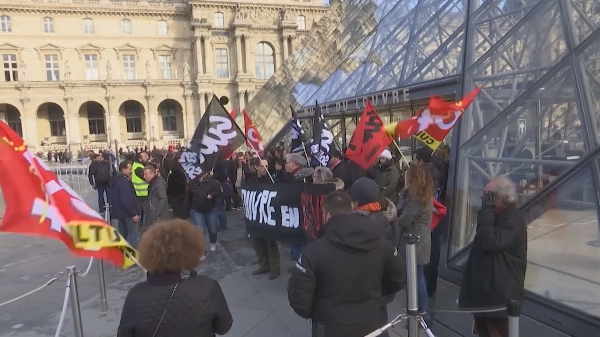反退休制度改革示威者阻塞羅浮宮入口