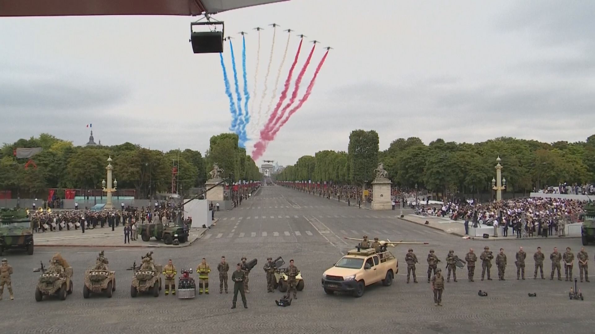 法國首都巴黎舉行國慶閱兵