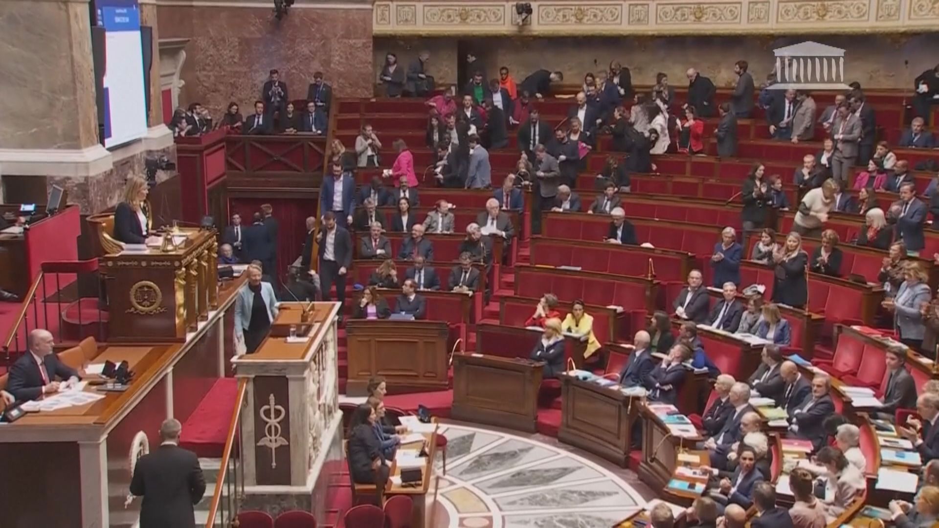 法國國民議會未能通過對政府不信任動議