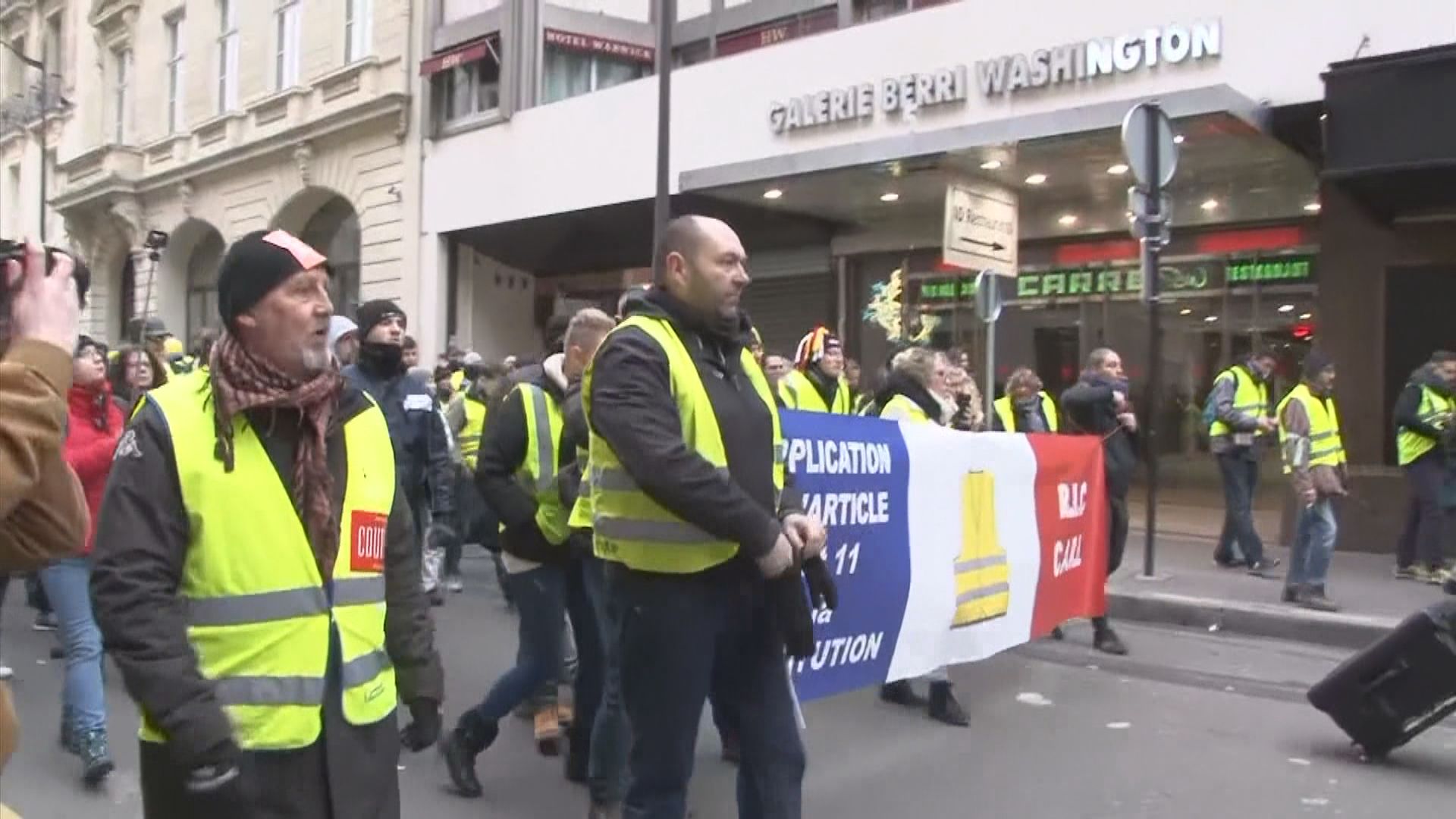 法國黃背心示威者繼續上街抗議