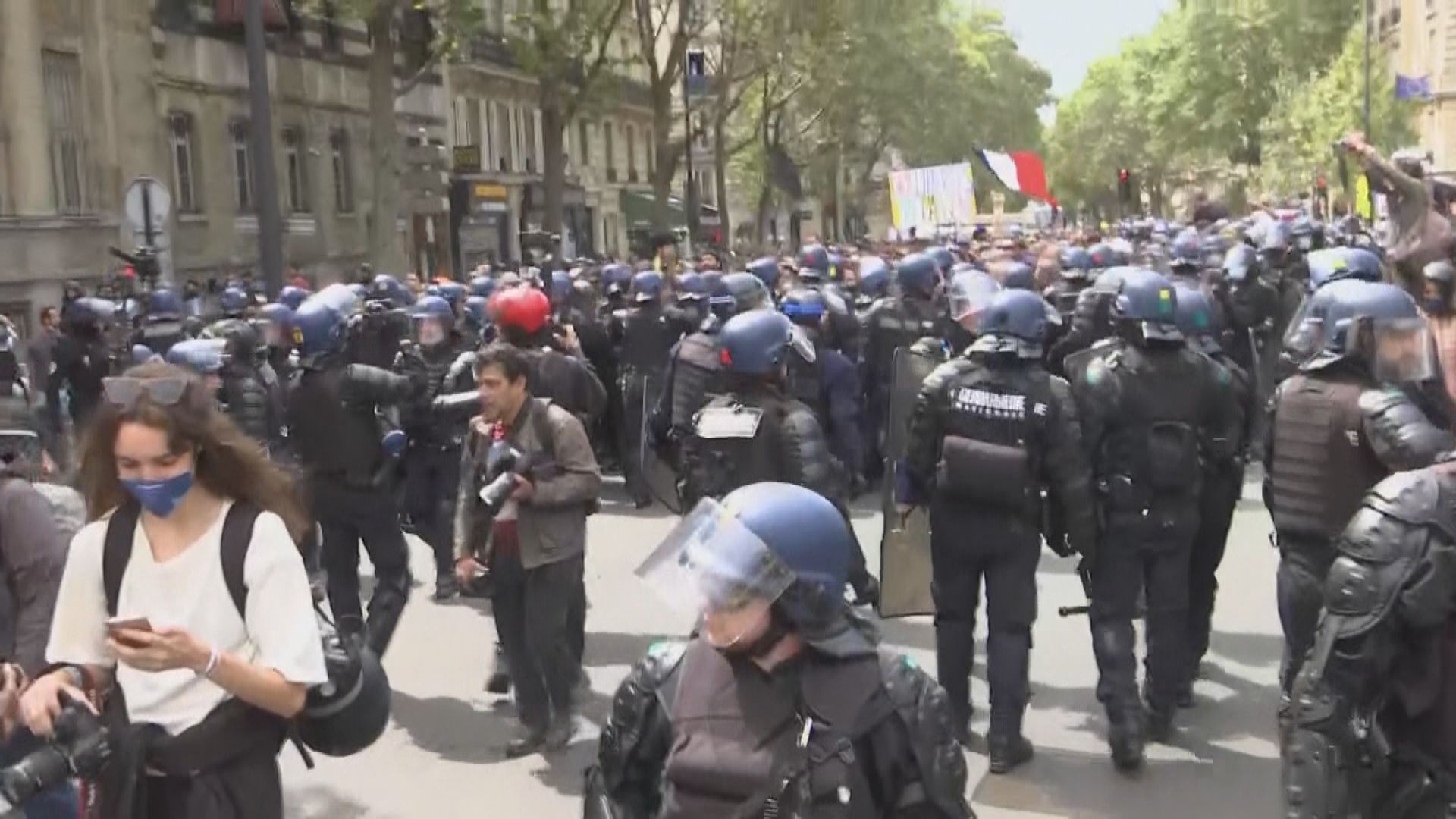 法國連續第四個周末有民眾上街反對防疫措施