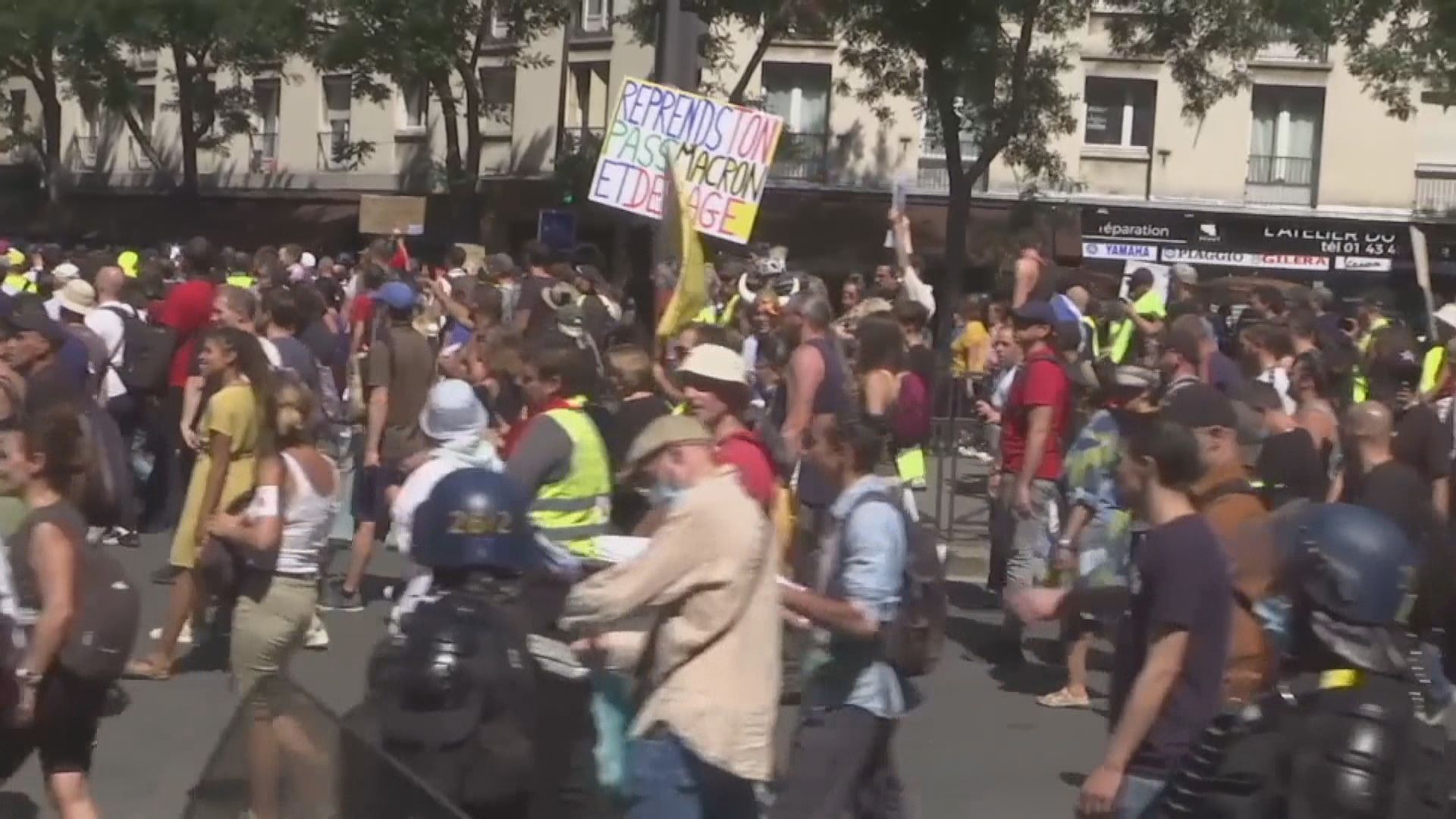法國連續五個周末示威反對健康通行證措施
